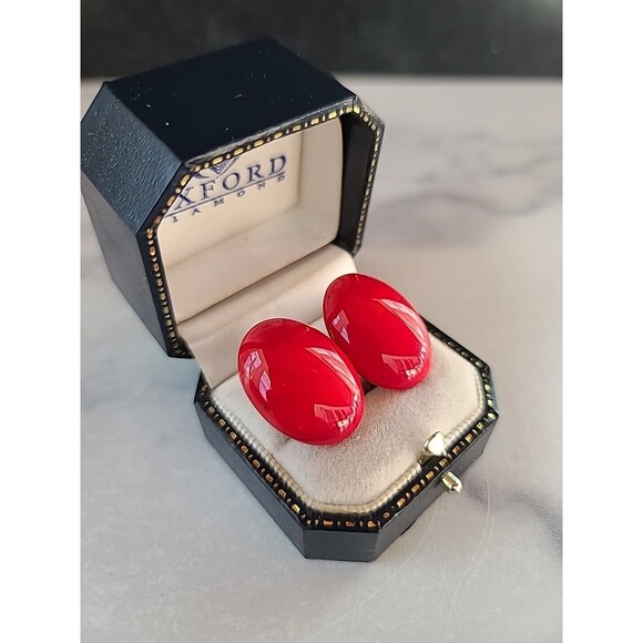Red Glass Oval Shaped Gold Tone Metal Clip-on Earrings Vintage - Picture 2 of 10